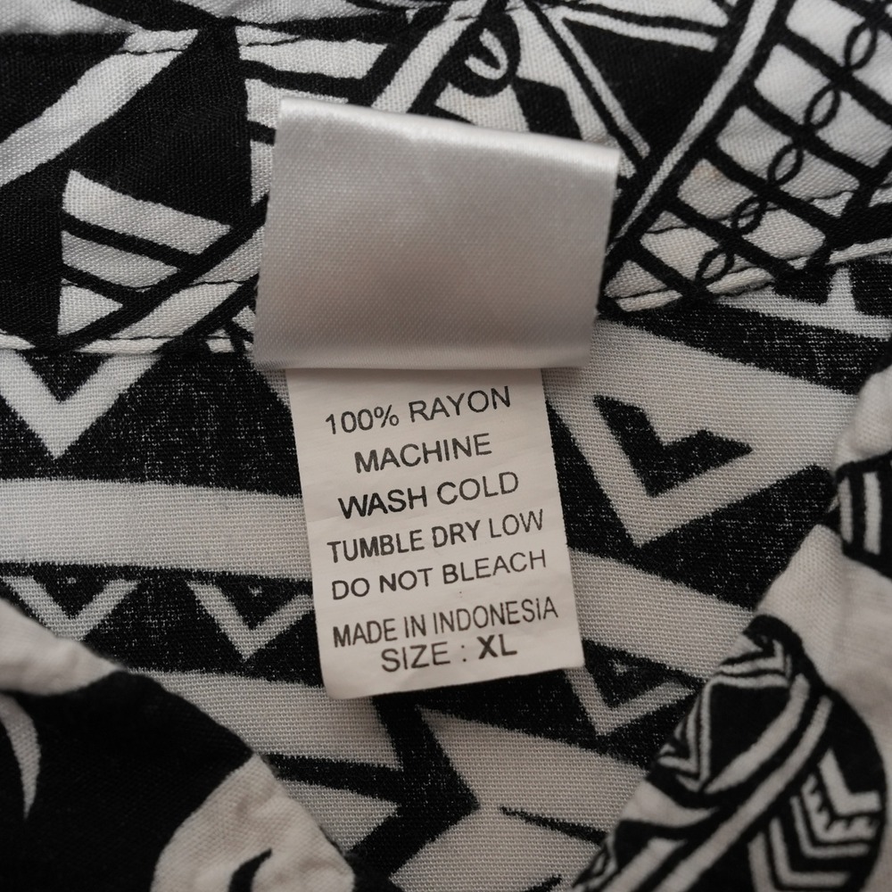 Hula Bay Aloha Shirt Mens XL Black White Polynesian Tribal Rayon Short Sleeve - Picture 7 of 16